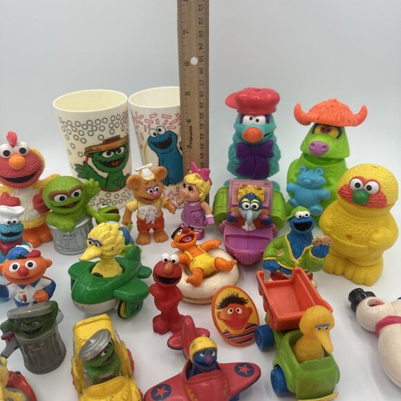 Vintage Sesame Street Toy Lot - PVC Figures, Cups, Big Bird Bert Ernie Elmo - Picture 8 of 8